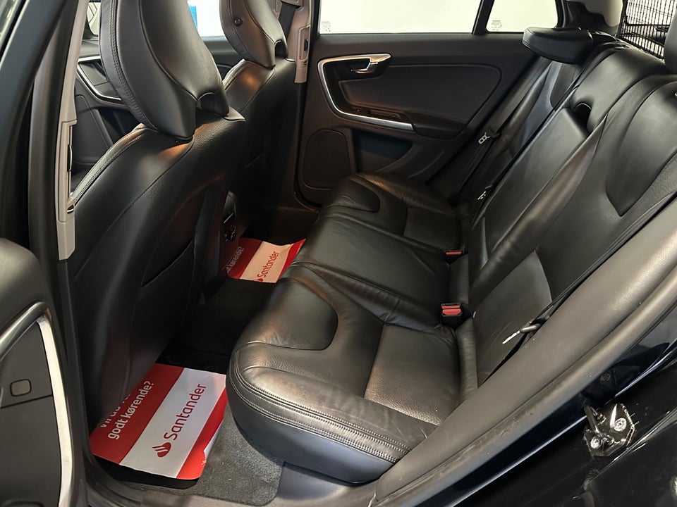 Volvo V60 3,0 T6 Summum aut. AWD 5d