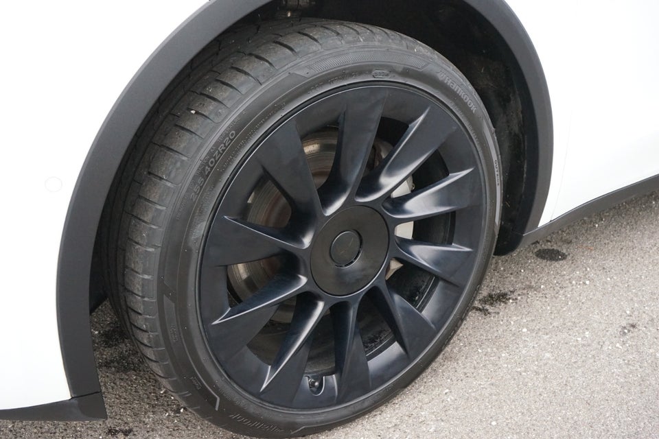 Tesla Model Y Long Range AWD 5d