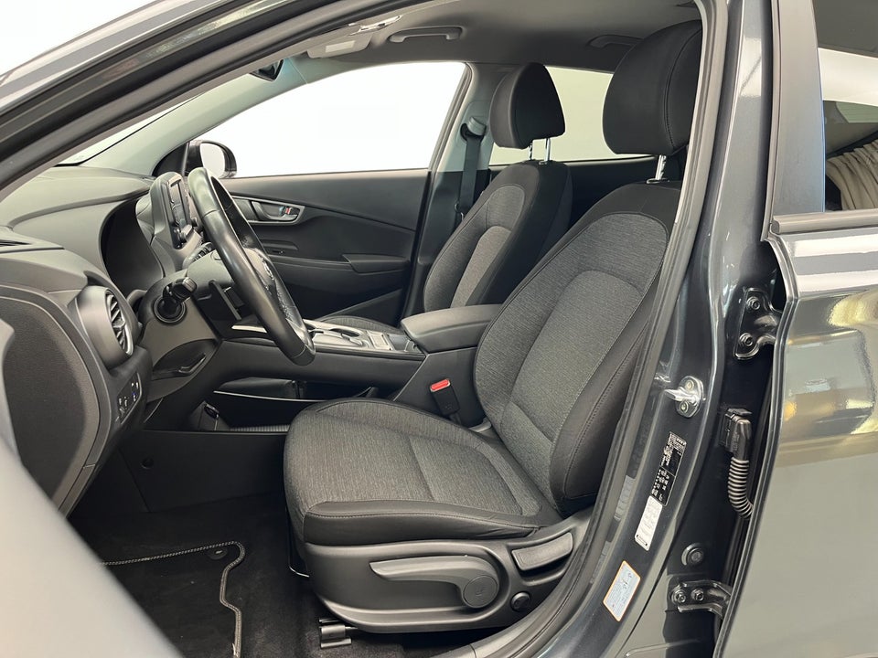 Hyundai Kona 64 EV Essential 5d