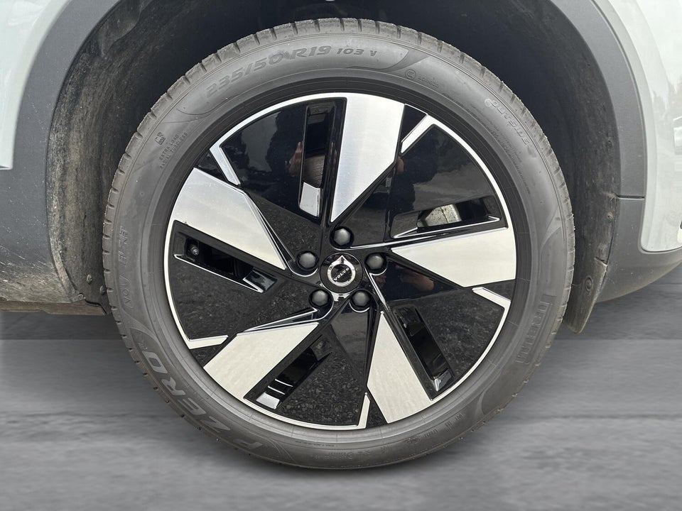 Volvo EX40 Extended Range Plus 5d
