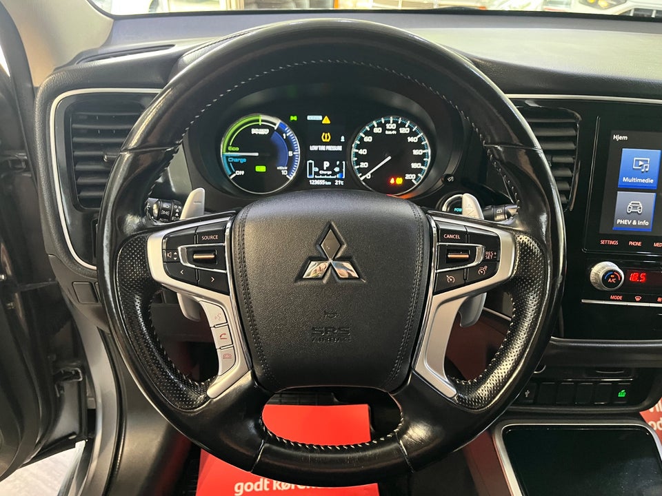 Mitsubishi Outlander 2,4 PHEV Invite CVT 4WD 5d