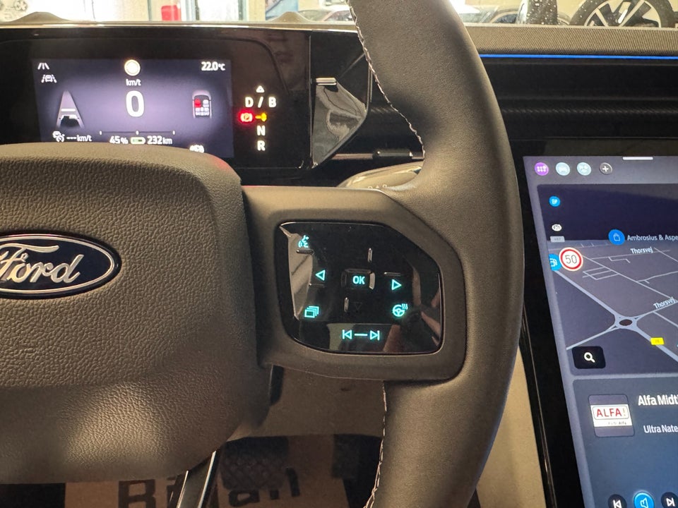 Ford Explorer 84 Premium Extended Range AWD 5d