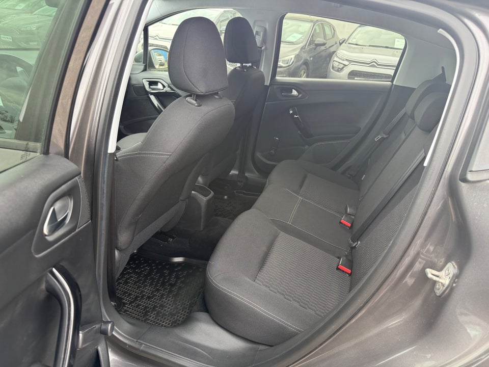 Peugeot 208 1,5 BlueHDi 100 Signature+ 5d