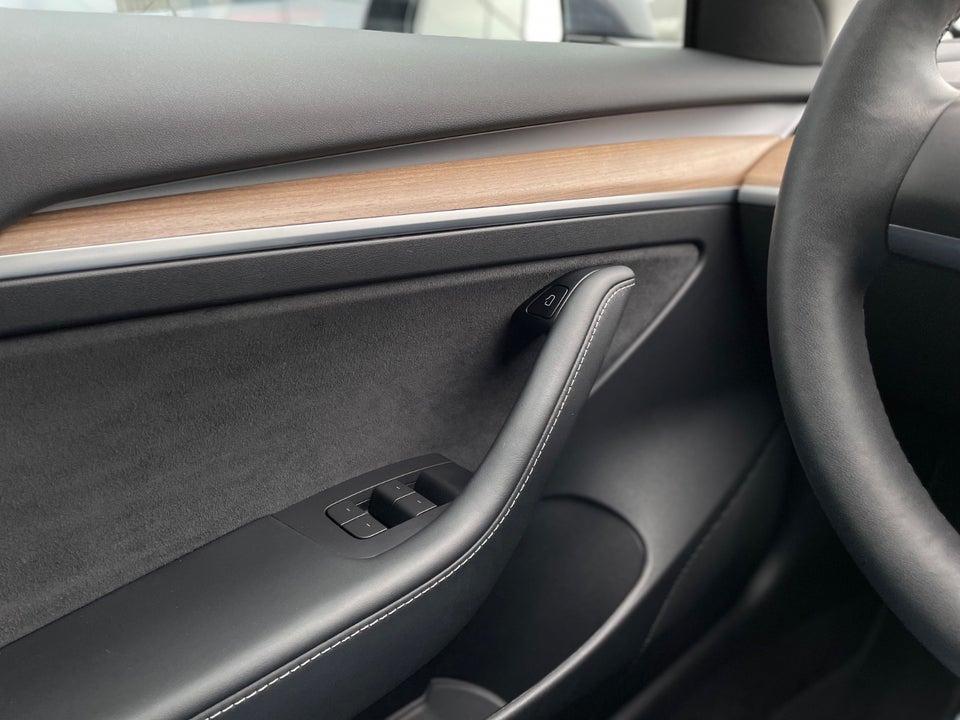 Tesla Model 3 Standard Range+ RWD 4d