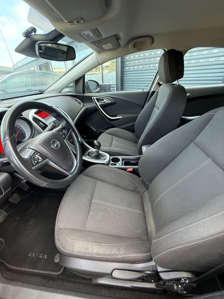 Opel Astra 1,4 T 140 Sport 5d