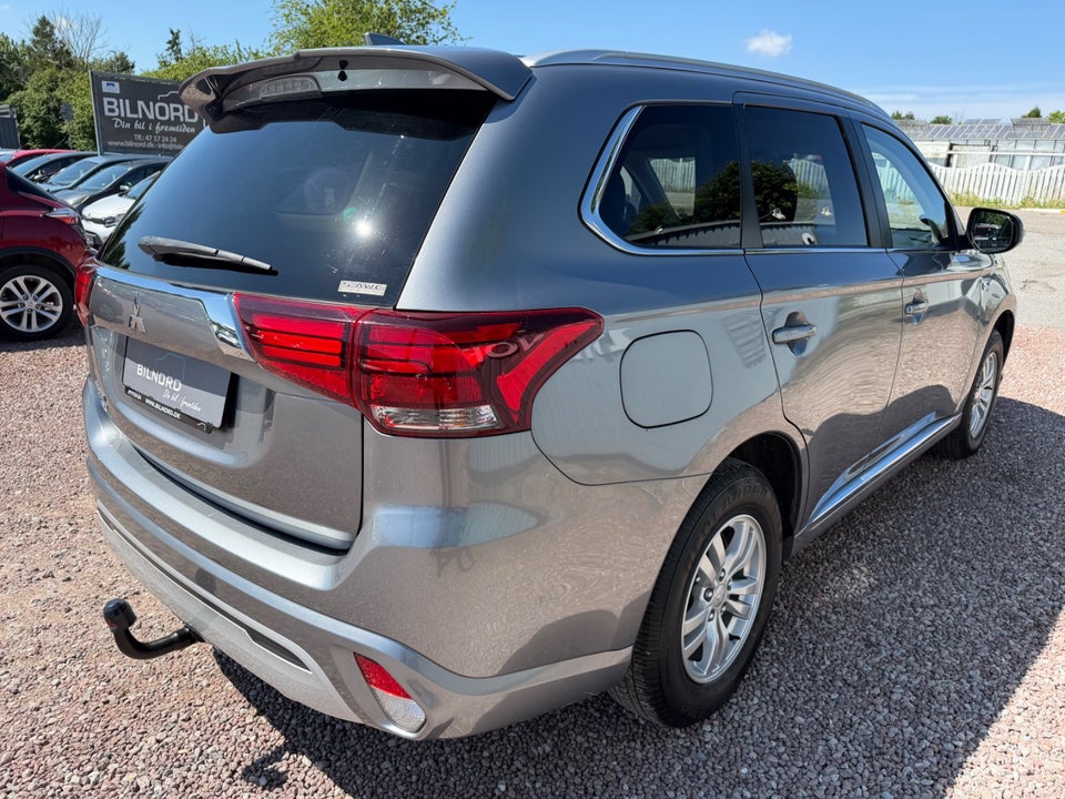 Mitsubishi Outlander 2,4 PHEV Inform CVT 4WD 5d