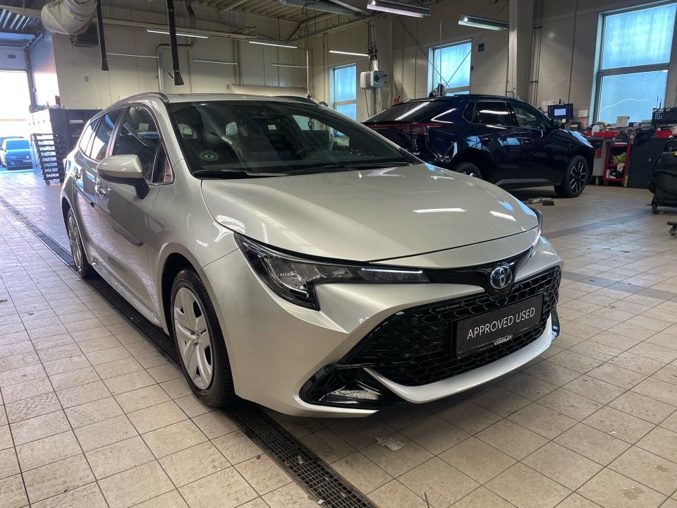 Toyota Corolla 1,8 Hybrid Essential Touring Sports e-CVT 5d