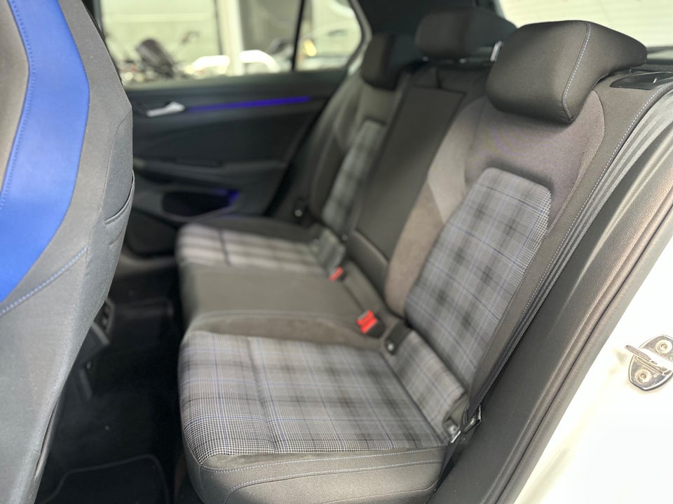 VW Golf VIII 1,4 GTE DSG 5d