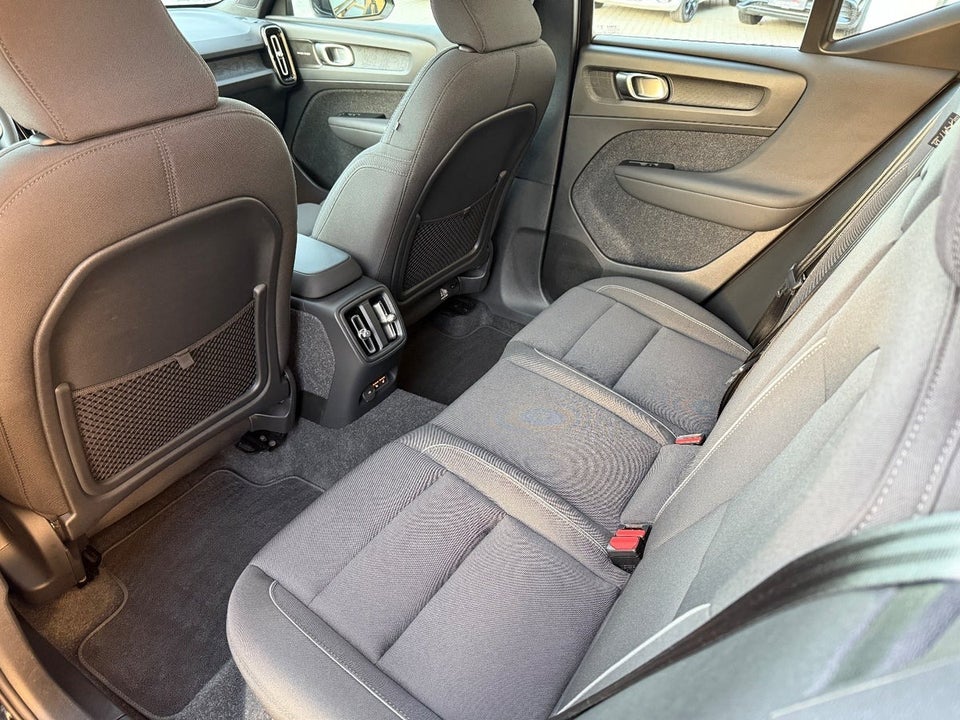 Volvo EX40 Extended Range Black Edition 5d