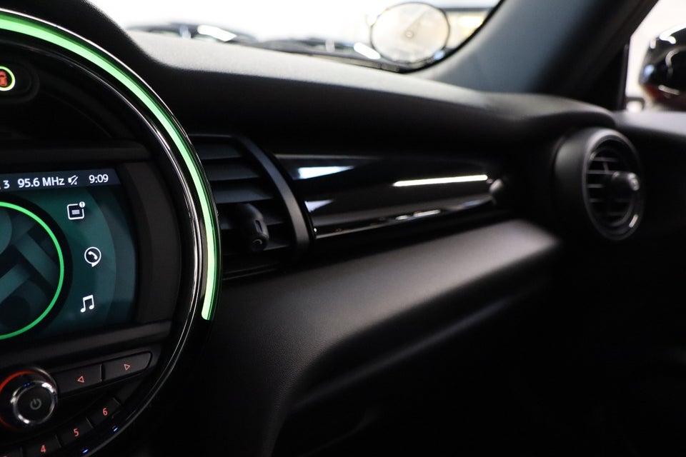 MINI Cooper SE Essential 3d