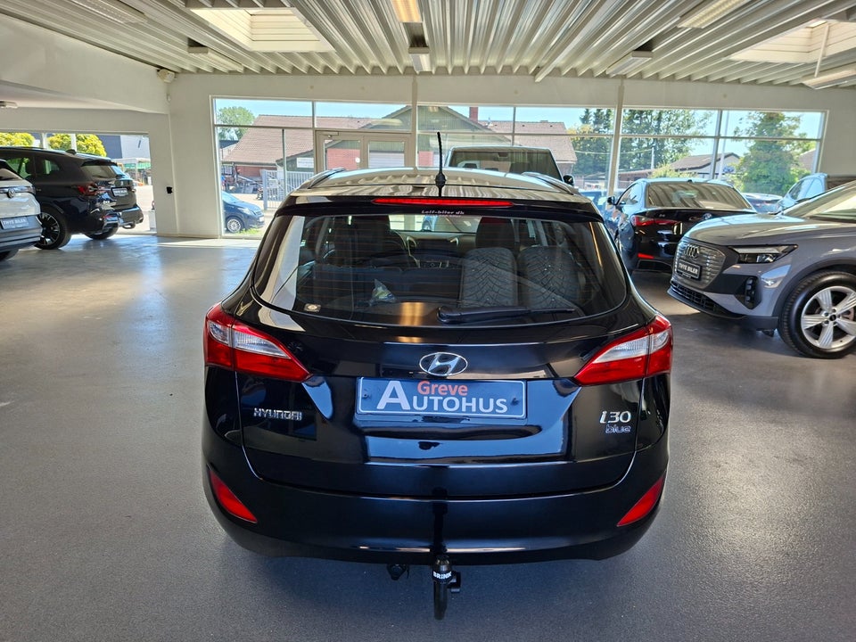 Hyundai i30 1,6 CRDi 110 Comfort CW Eco 5d
