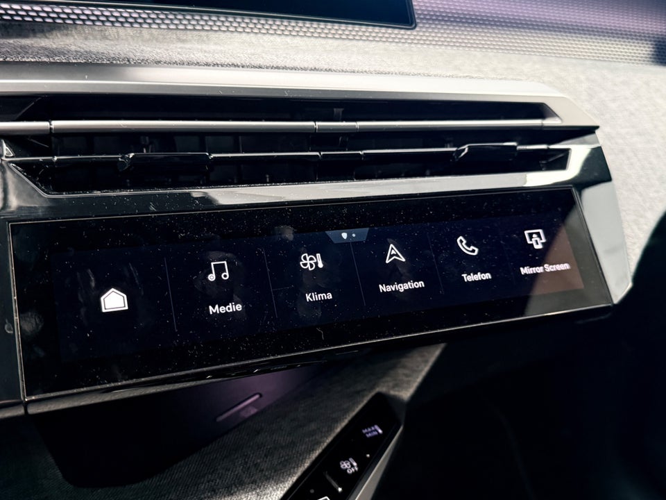 Peugeot e-3008 77 GT Pack 5d