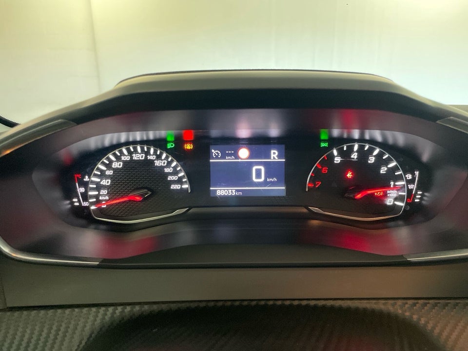 Peugeot 208 1,2 PureTech 100 Allure EAT8 5d