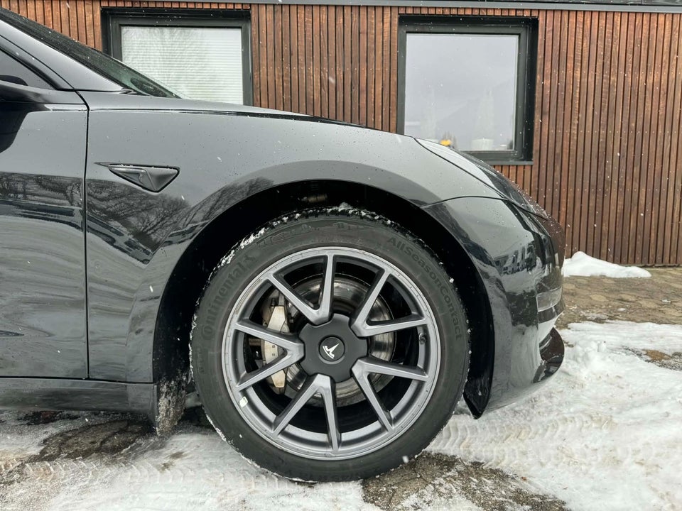 Tesla Model 3 Long Range AWD 4d
