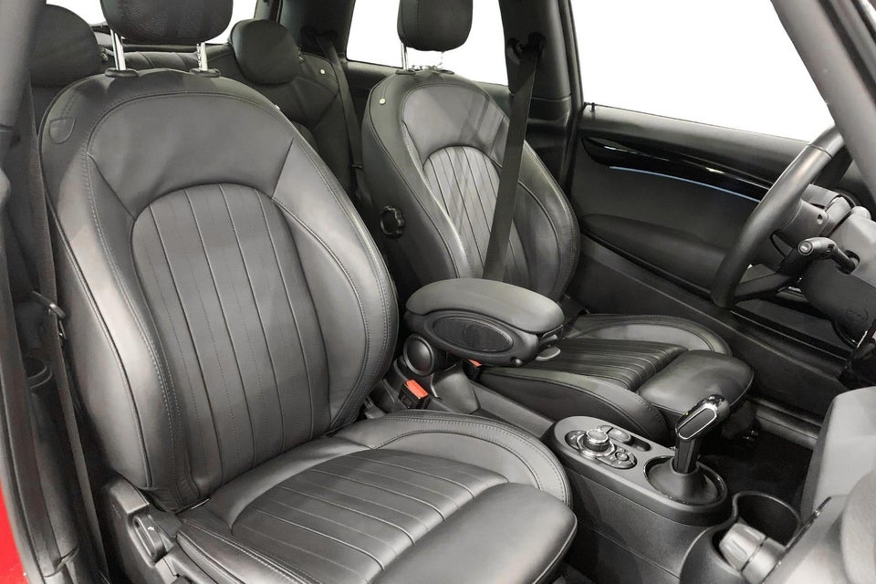 MINI Cooper SE Essential 3d