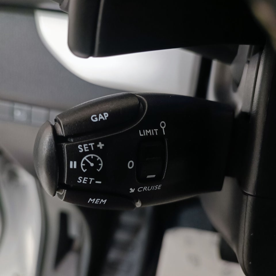 Peugeot Expert 2,0 BlueHDi 144 L2 Premium EAT8 Van