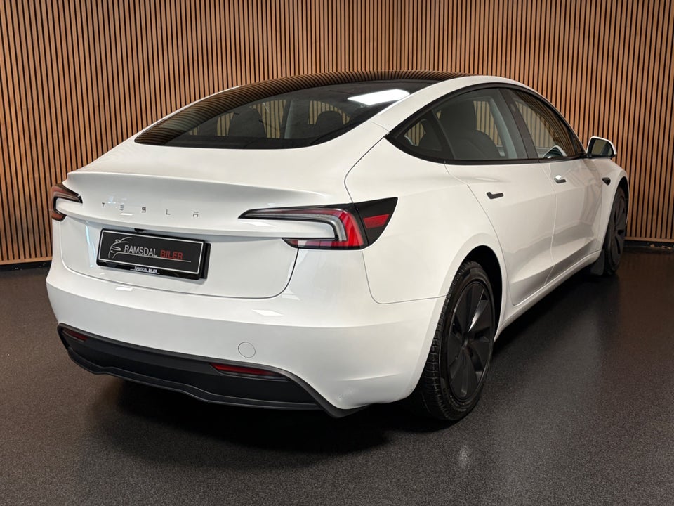 Tesla Model 3 RWD 4d