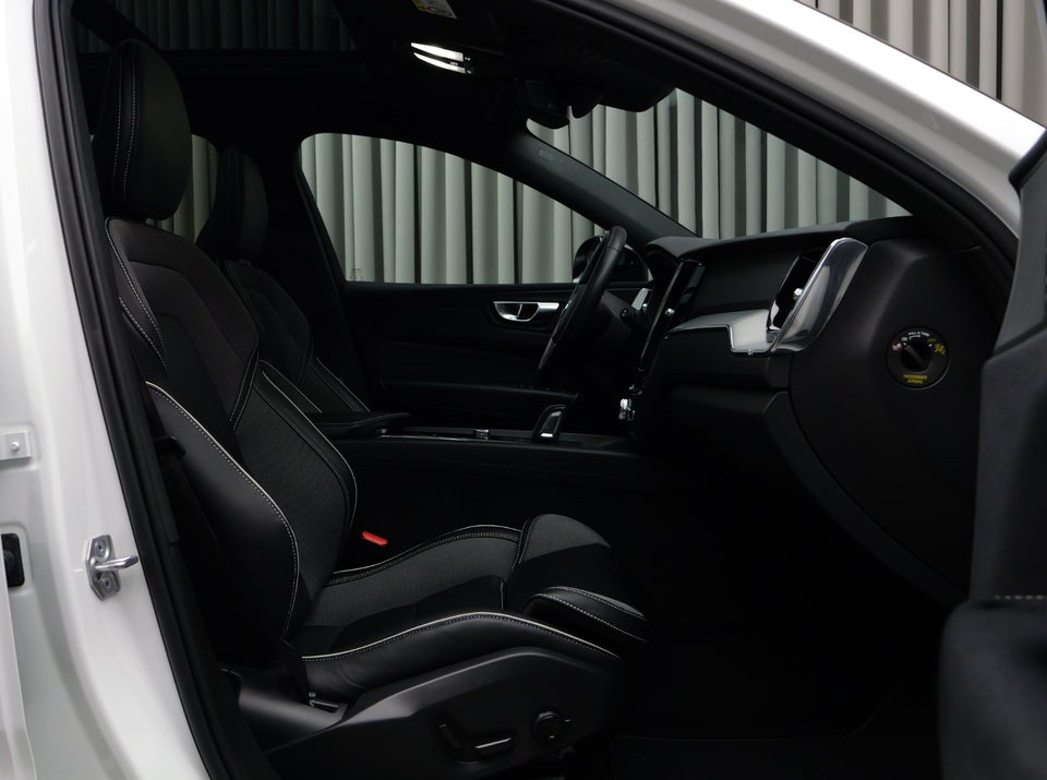 Volvo XC60 2,0 T6 ReCharge R-Design aut. AWD 5d