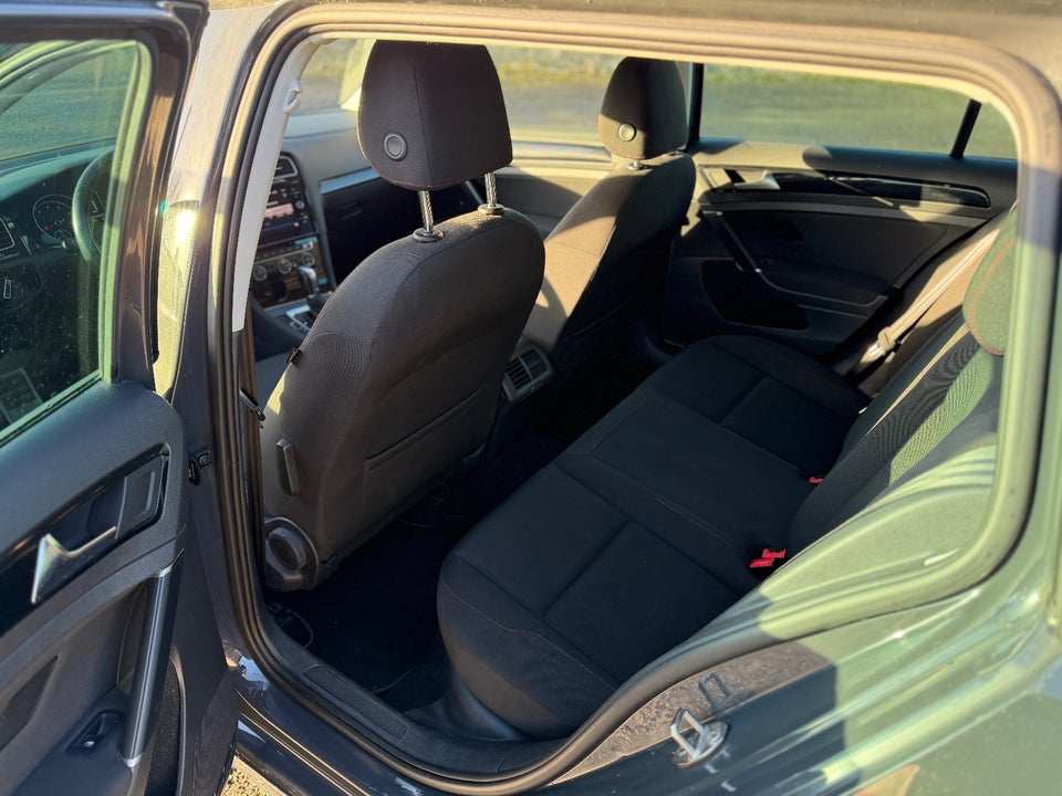 VW Golf VII 1,5 TSi 130 Highline Variant 5d