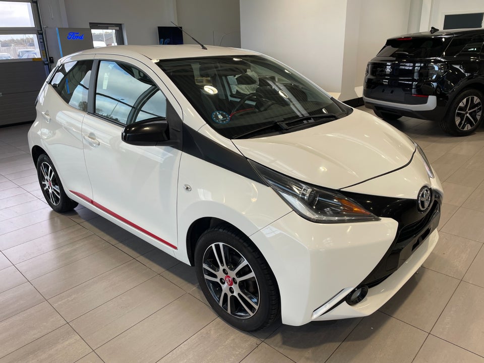 Toyota Aygo 1,0 VVT-i x-press 5d