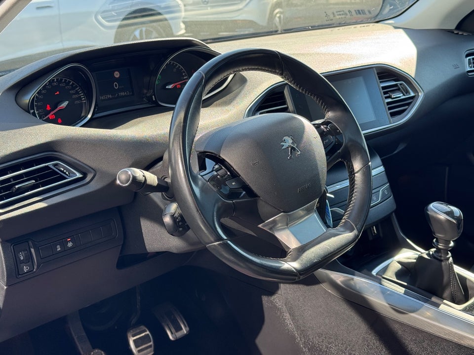 Peugeot 308 1,5 BlueHDi 130 Allure Sky SW 5d