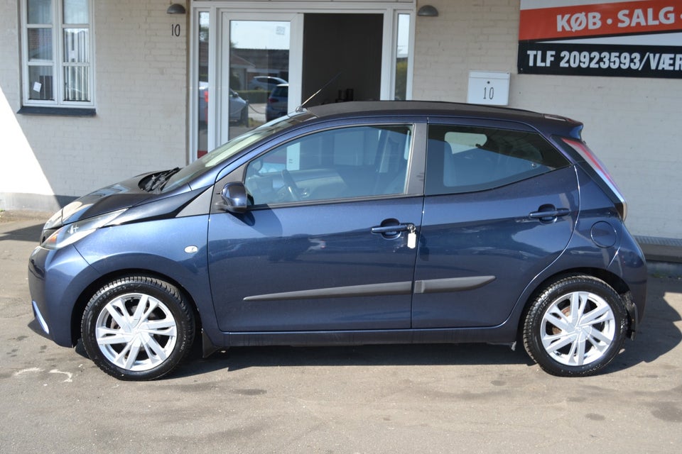 Toyota Aygo 1,0 VVT-i x-wave Sky 5d