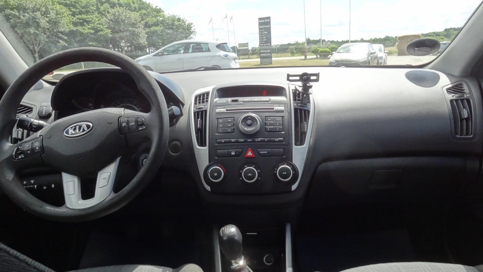 Kia Ceed 1,4 CVVT 90 Celebration 5d
