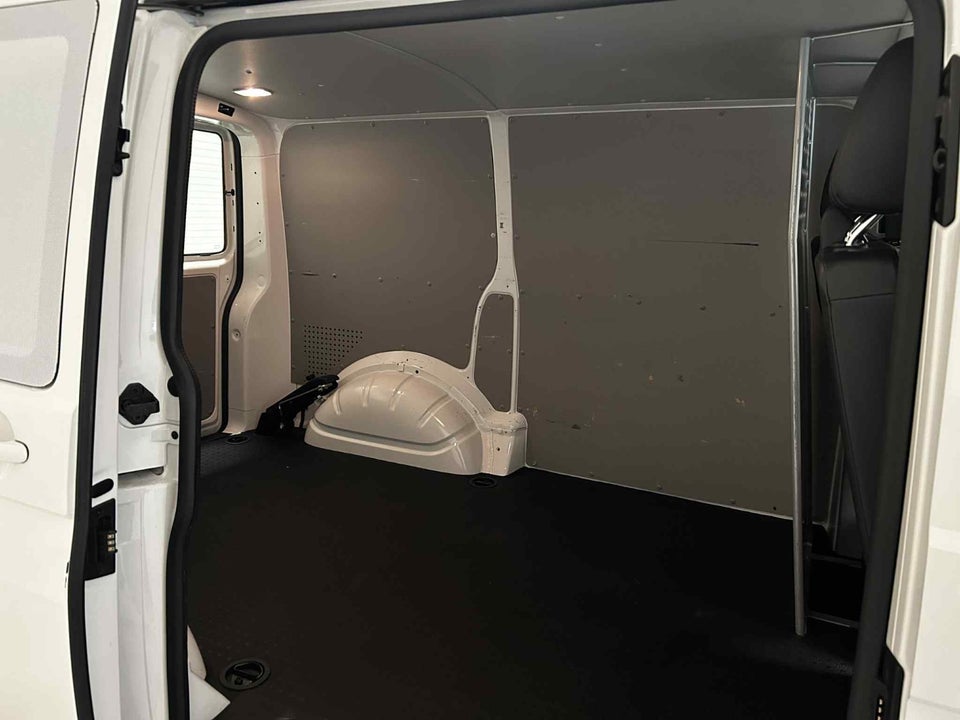 VW Transporter 2,0 TDi 150 Kassevogn DSG kort