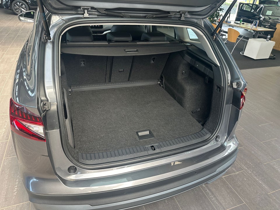 Skoda Enyaq 60 iV Plus 5d