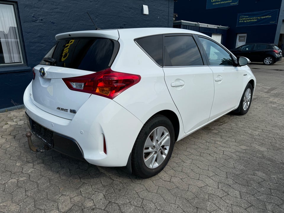 Toyota Auris 1,8 Hybrid H3 CVT 5d