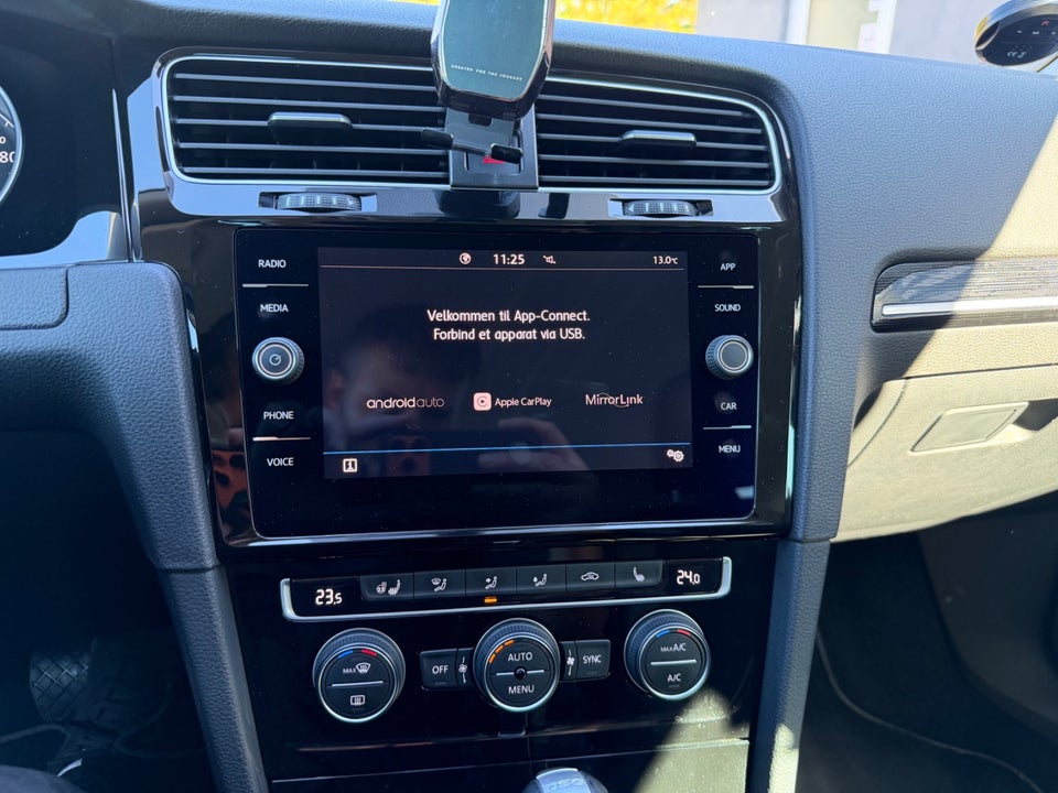 VW Golf VII 2,0 TDi 150 Highline Variant DSG 5d