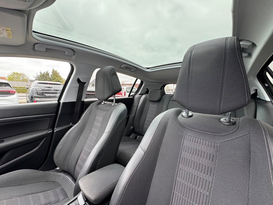 Peugeot 308 1,6 BlueHDi 120 Allure Sky 5d