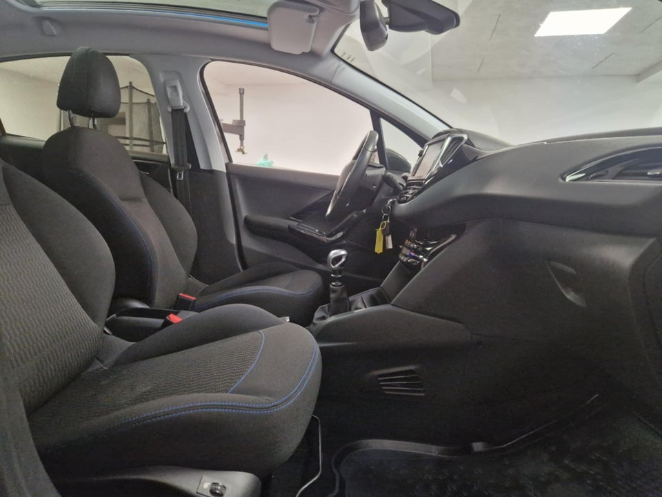Peugeot 208 1,5 BlueHDi 100 Signature Sky 5d