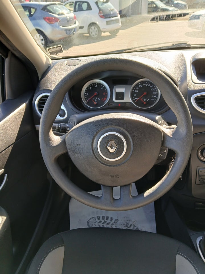 Renault Clio III 1,5 dCi 65 Expression 5d