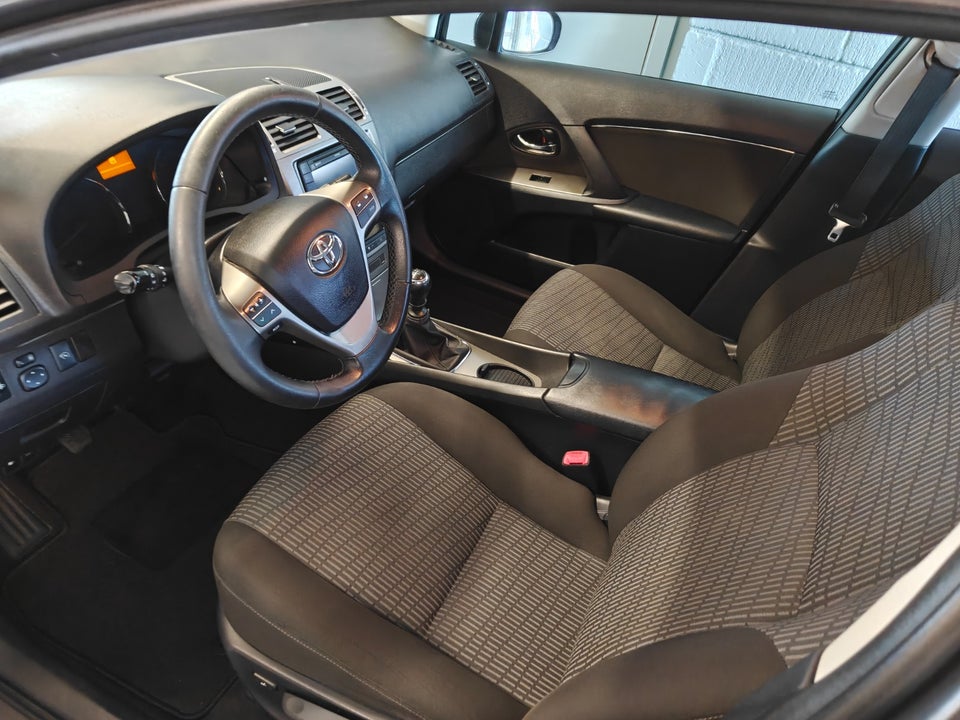 Toyota Avensis 2,0 D-4D TX stc. 5d