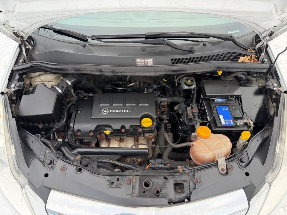 Opel Corsa 1,4 16V Cosmo 5d