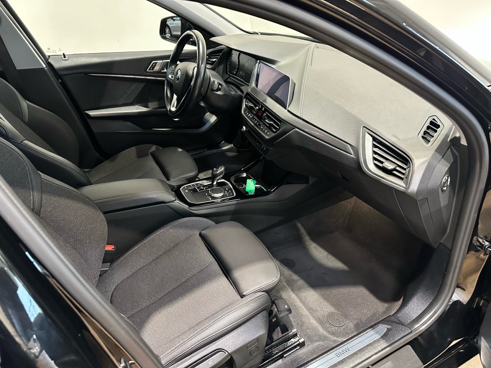 BMW 118i 1,5 Sport Line aut. 5d