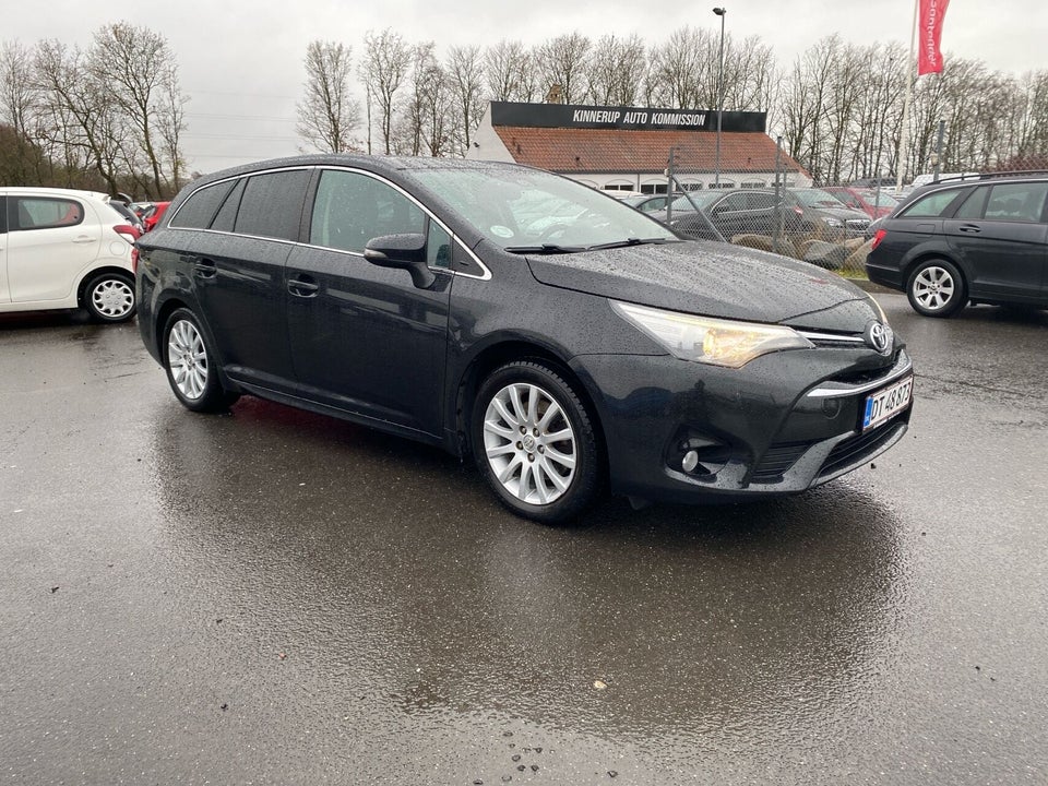 Toyota Avensis 2,0 D-4D T2 Touring Sports 5d