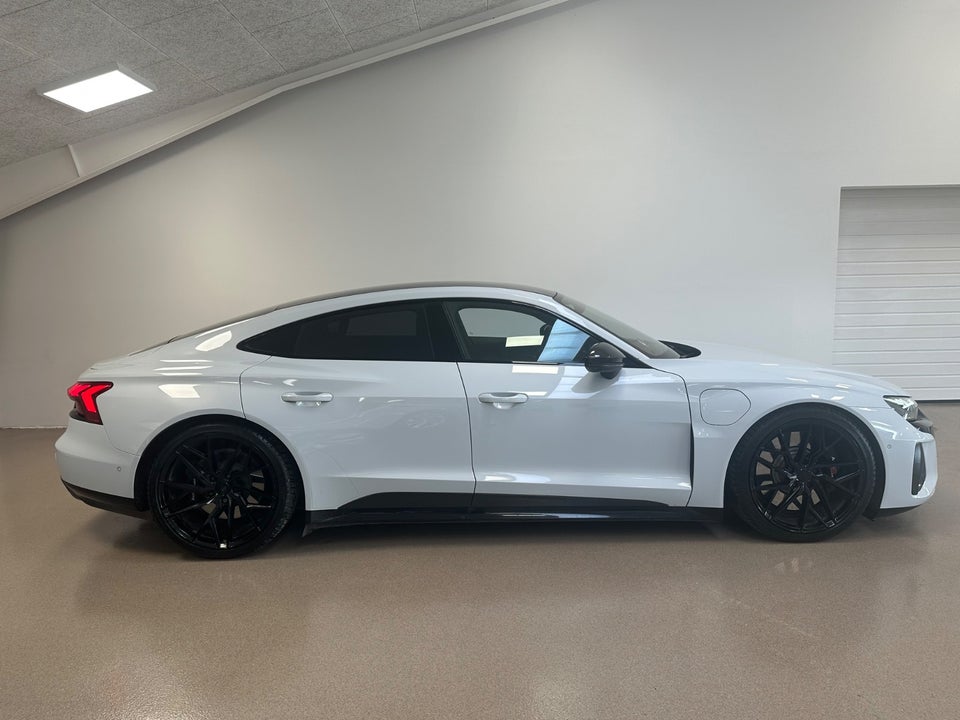 Audi RS e-tron GT quattro 4d