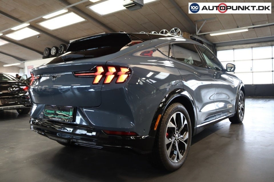 Ford Mustang Mach-E 75 Standard Range AWD 5d