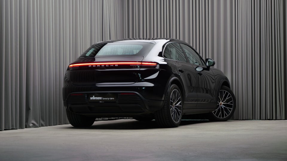 Porsche Macan 4 5d