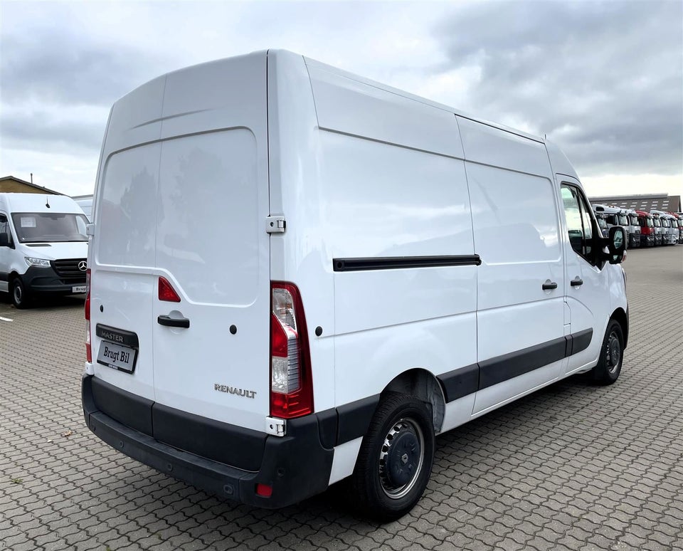 Renault Master IV T33 2,3 dCi 135 L2H2 Kassevogn