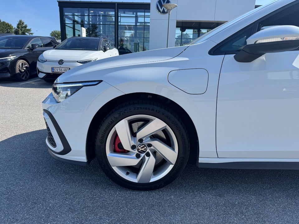 VW Golf VIII 1,4 GTE DSG 5d