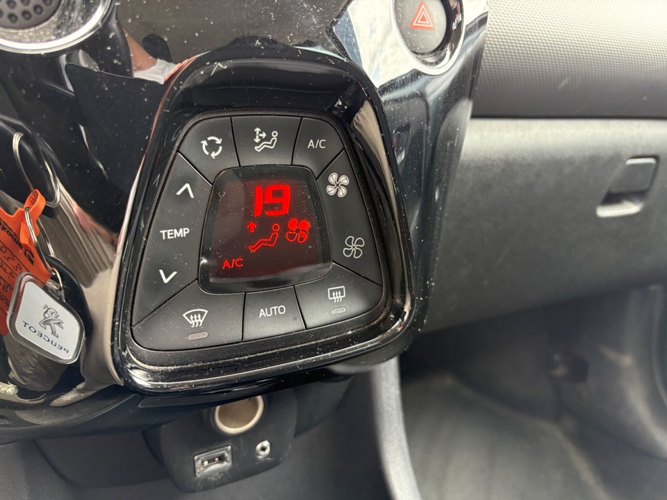 Peugeot 108 1,0 e-VTi 72 Allure+ 5d