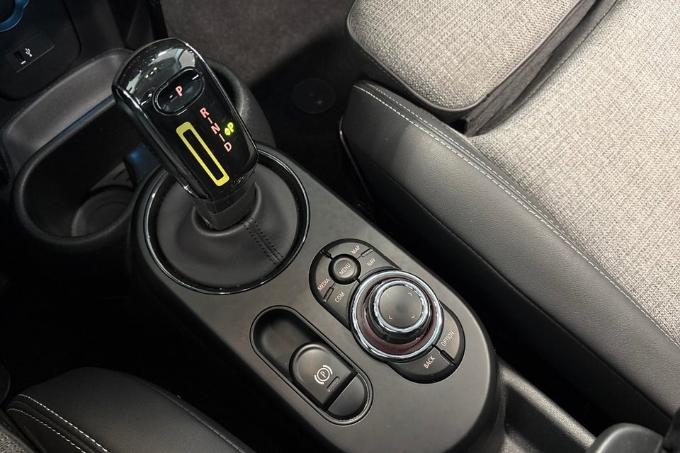 MINI Cooper SE Classic Trim 3d