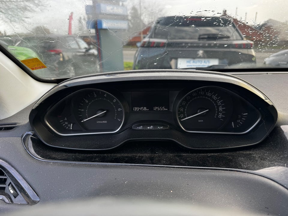 Peugeot 208 1,2 VTi 82 Chili+ 5d