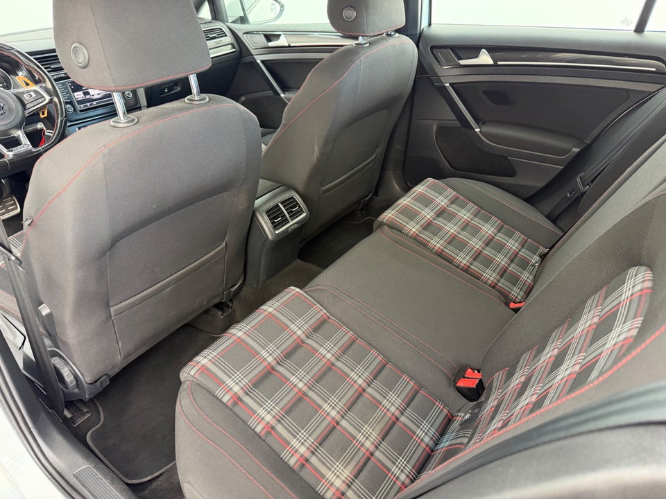 VW Golf VII 2,0 GTi Performance DSG BMT 5d