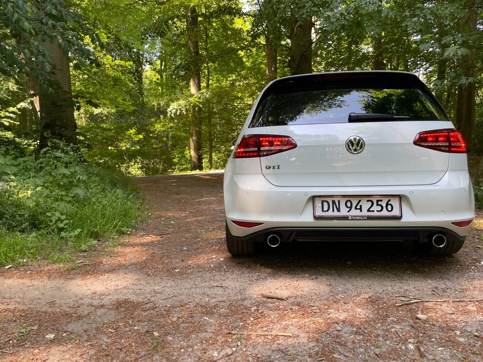 VW Golf VII 2,0 GTi DSG 5d