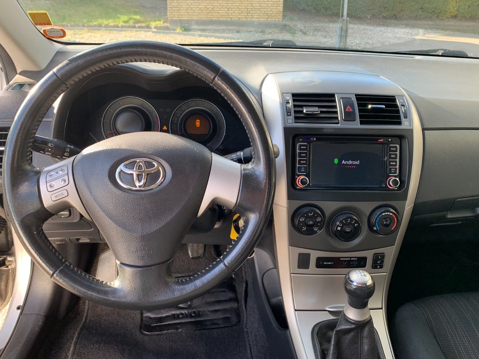 Toyota Corolla 1,6 Luna 4d