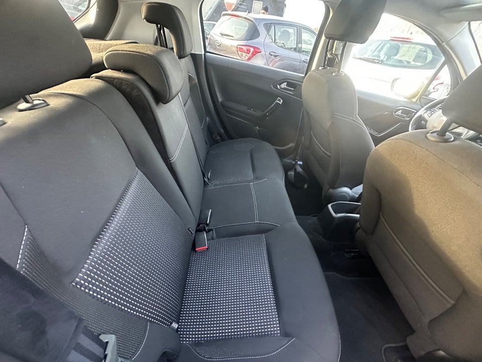 Peugeot 208 1,6 BlueHDi 100 Allure Sky 5d